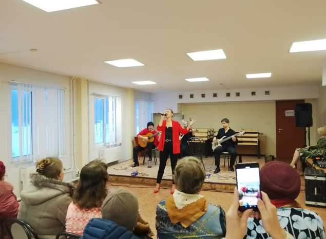 Творческий коллектив «Экспромт» выступил в Леонидовке